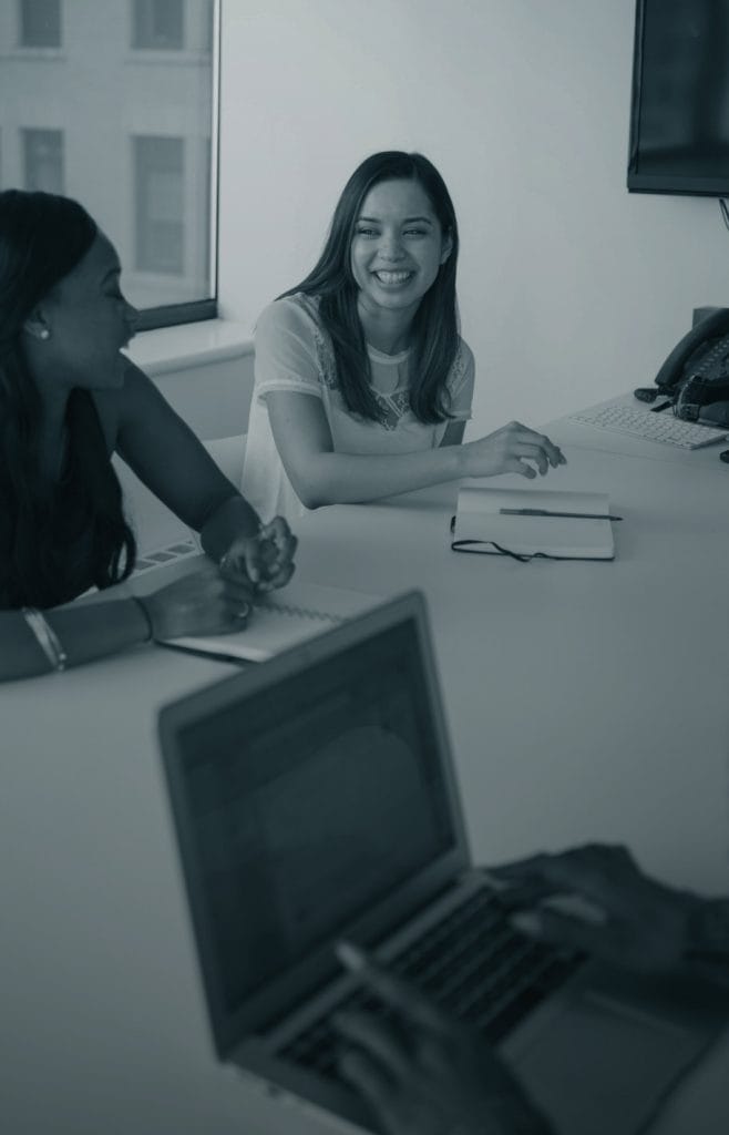 personas buscando financiacion